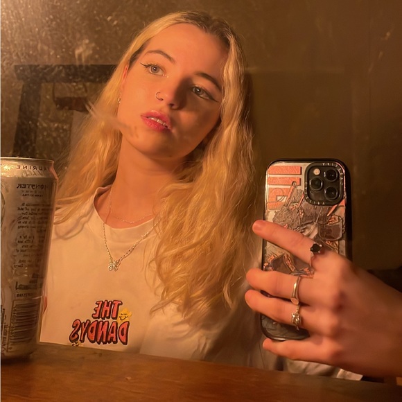 Meet your Posher, Claudia - Picture 1 of 1